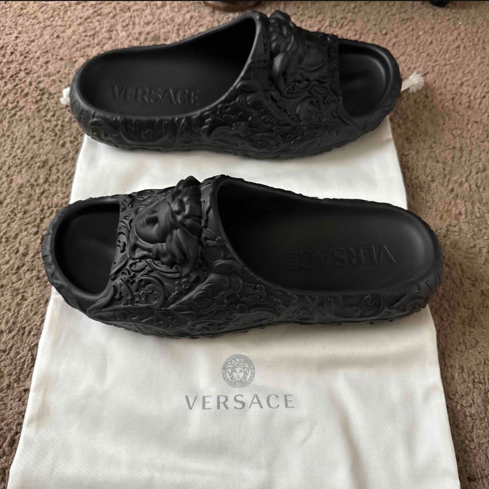 Authentic Versace Dimension Black Pool Slides Men… - image 4